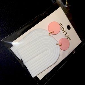 Cutesy dangling earrings , light doesn’t tug on your ears